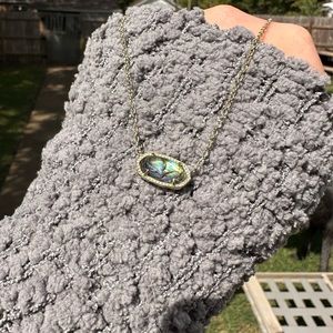 Elsia albine shell and gold Necklace